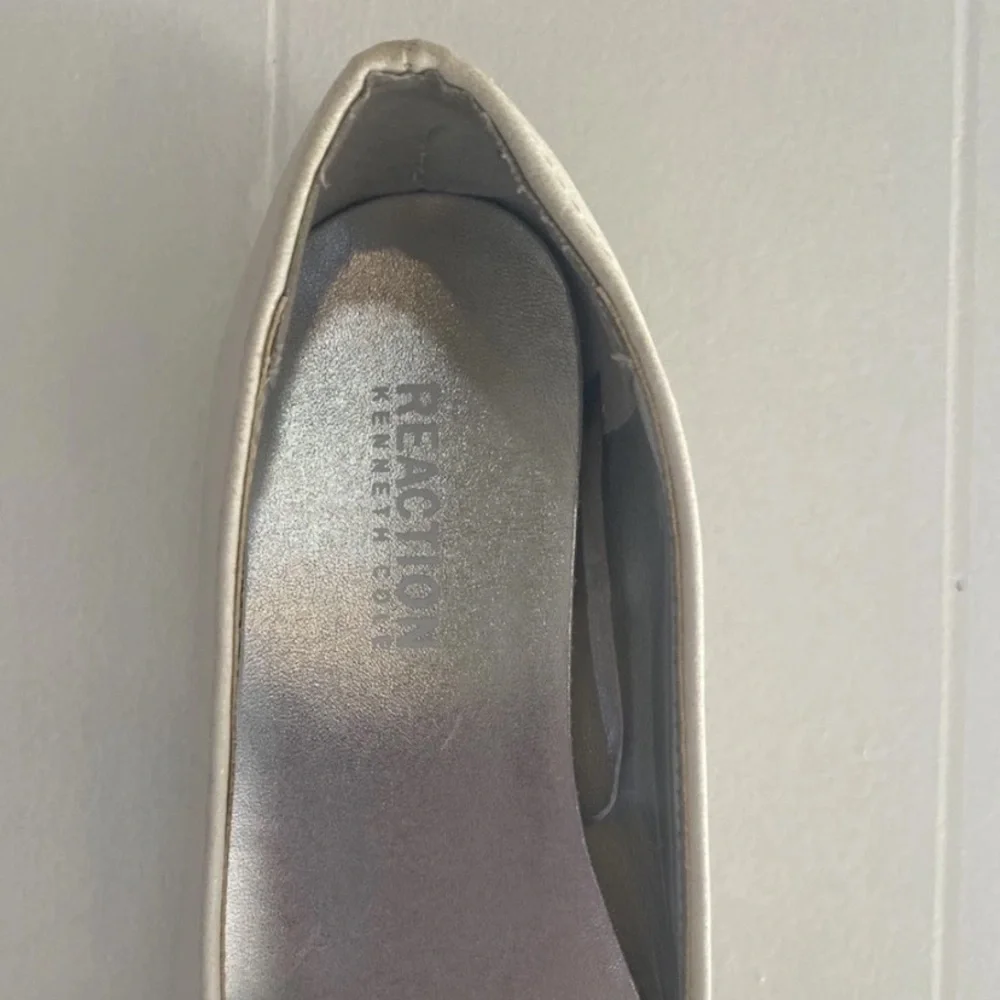 Kenneth Cole Reaction Girls Size 1 Vote White Flower Girl Wedding Ballet Flats